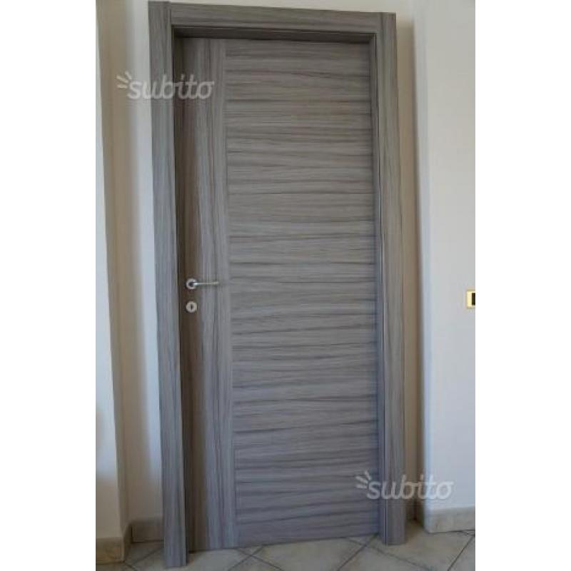 Porte interne venate effetto legno