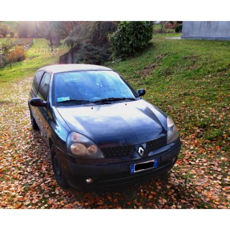 Renault Clio 1.2 benzina del 2001 colore nero