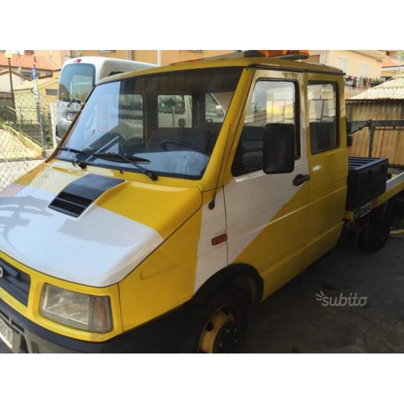 Carroattrezzi Iveco Daily con forca - accessoriato