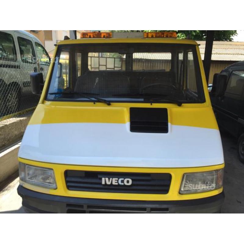 Carroattrezzi Iveco Daily con forca - accessoriato