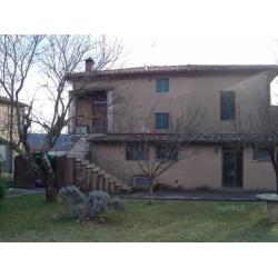 Casa indipendente con giardino e terreno