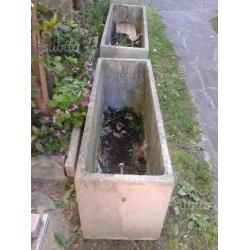 Vasoni in cemento per terrazzo o giardino usati