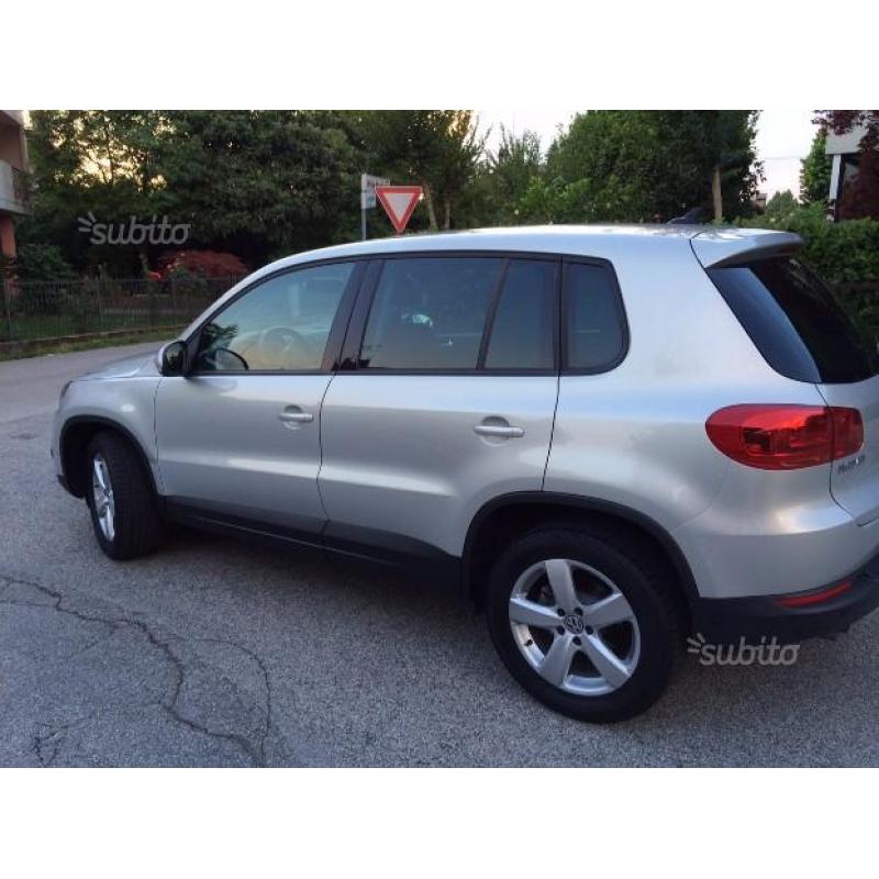 VOLKSWAGEN Tiguan - 2011