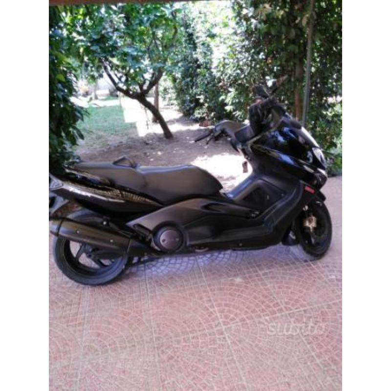 Tmax 2006 pochi km