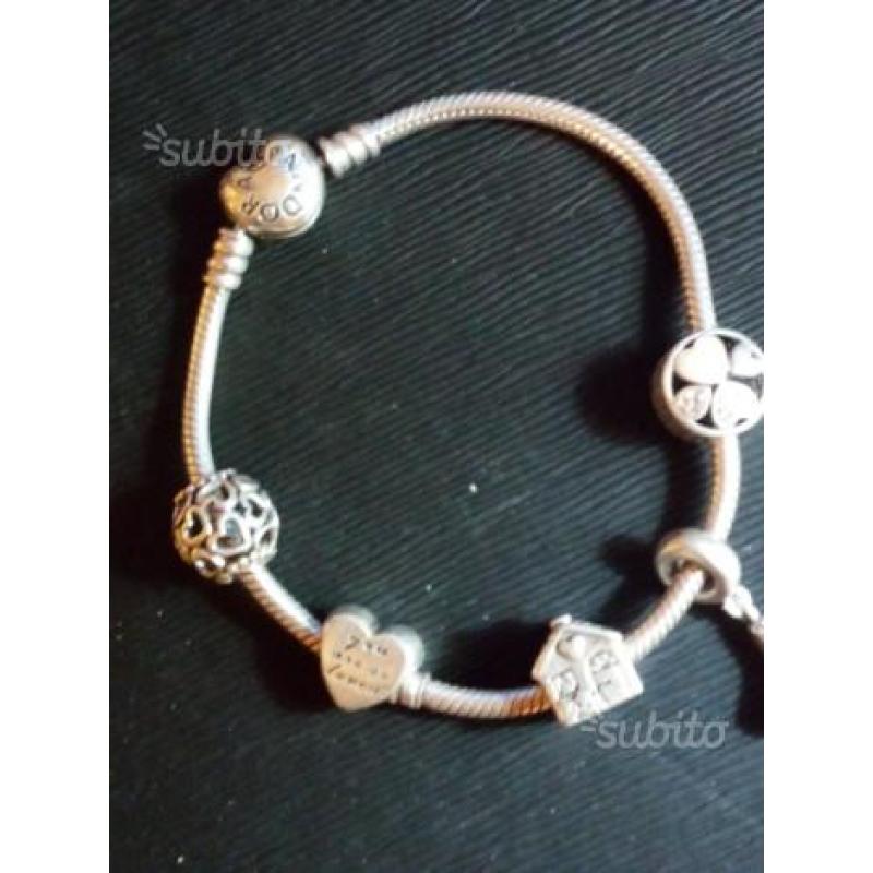 Bracciale pandora con 5 ciondoli